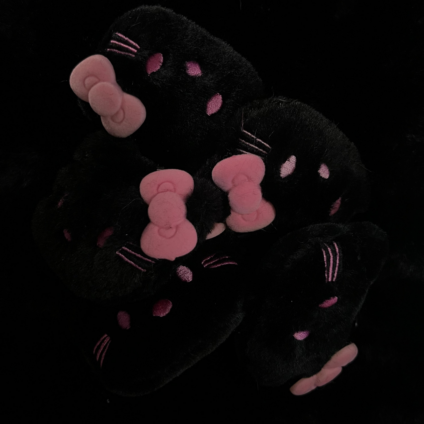 Black kitty keychain ≽^ ˕ • ྀི≼