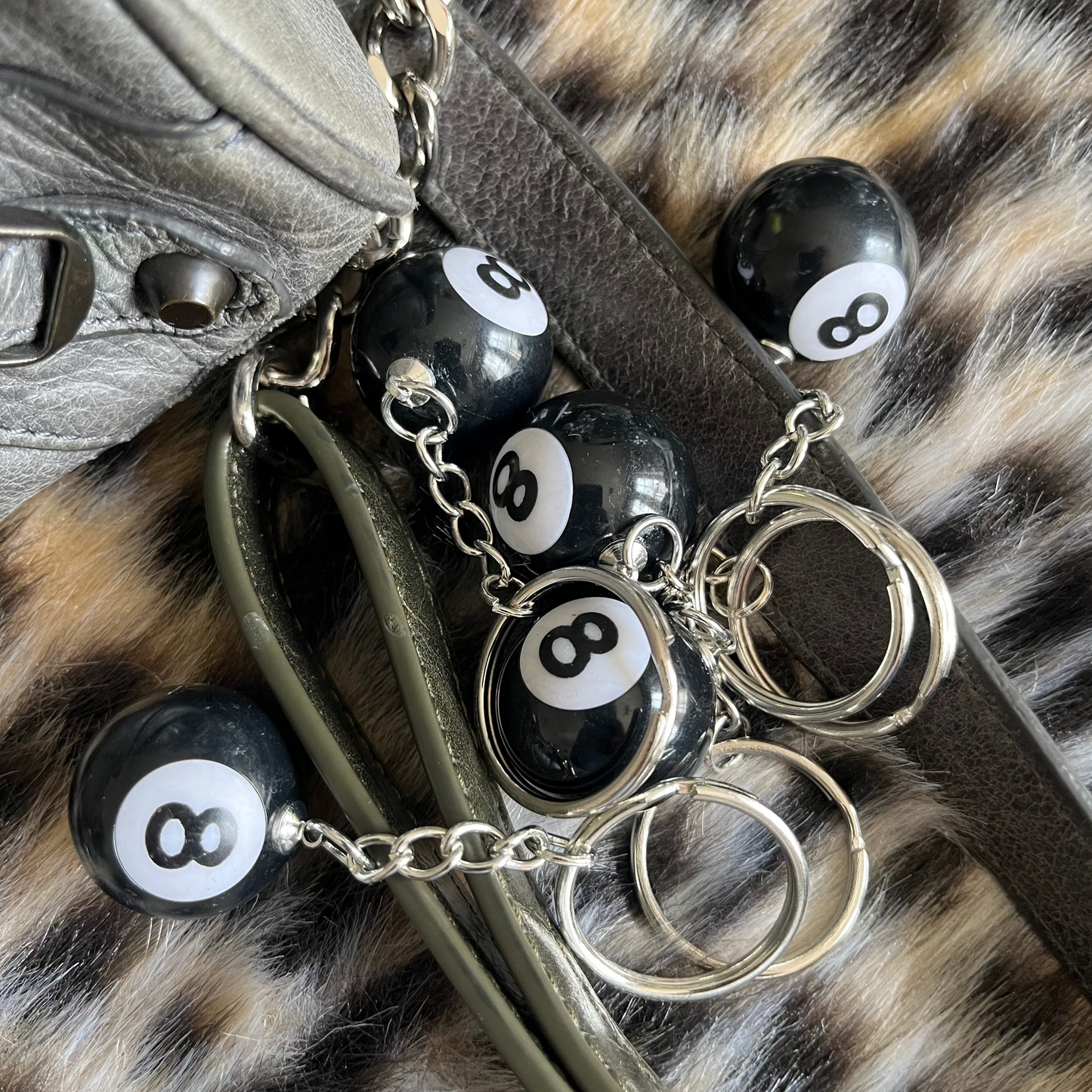 8 ball keychain 🎱